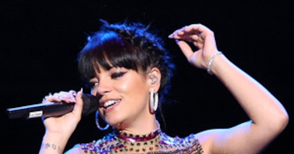 Lily Allen S Hubby Doesn T Want Her Simulating Oral Sex On Stage E News